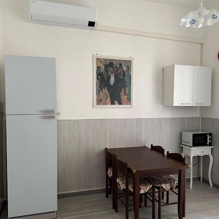 Savona Casa Vacanze Vicino Mare 3 Minuti Wifi Exterior foto